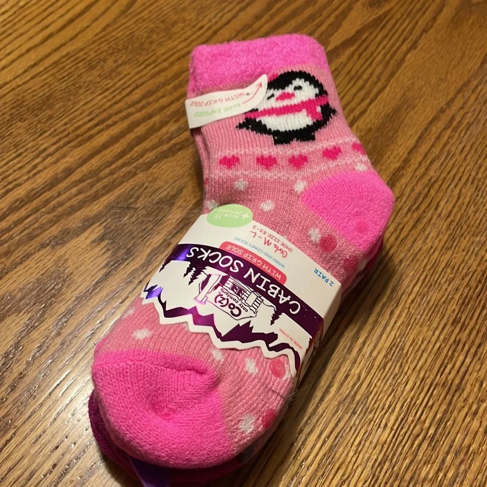 cozy comfy cabin socks with grip sole & aloe infused